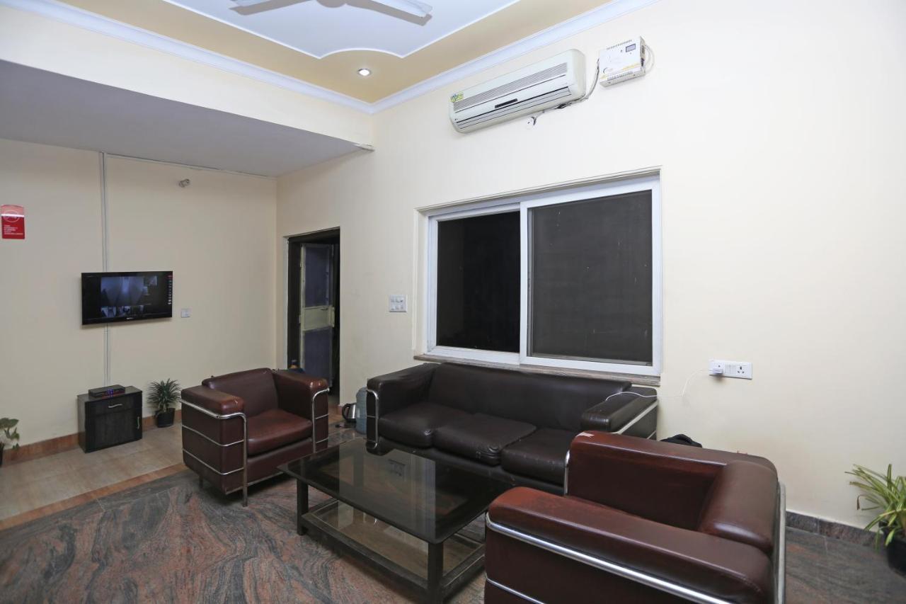 Oyo 8240 Maan Residency Hotel Gurgaon Exterior photo